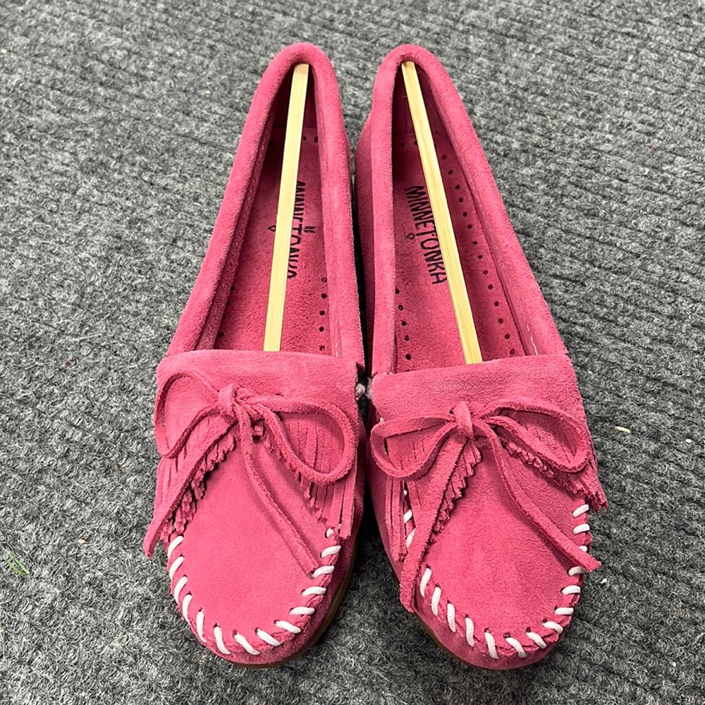 Minnetonka Women’s Pink Kilty Moccasins (3134)